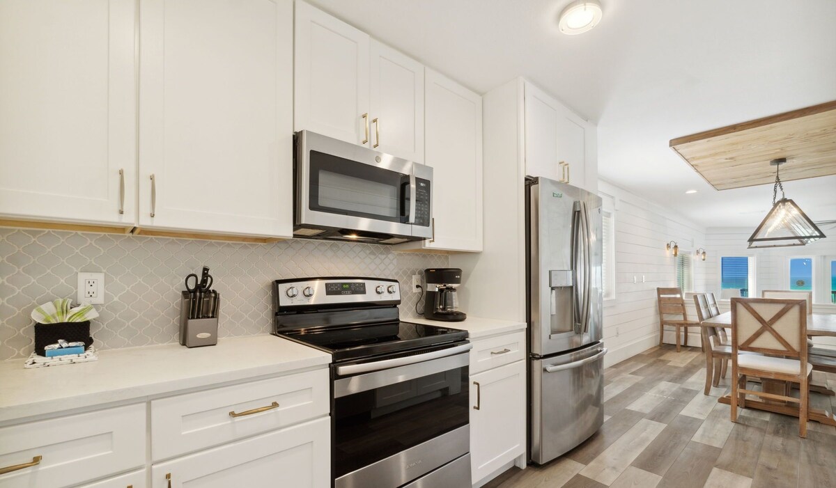 Photo 11 of 🏖️🐚 Silver Beach Retreat | Beachfront | Free VIP Package & Beach Chair Service!