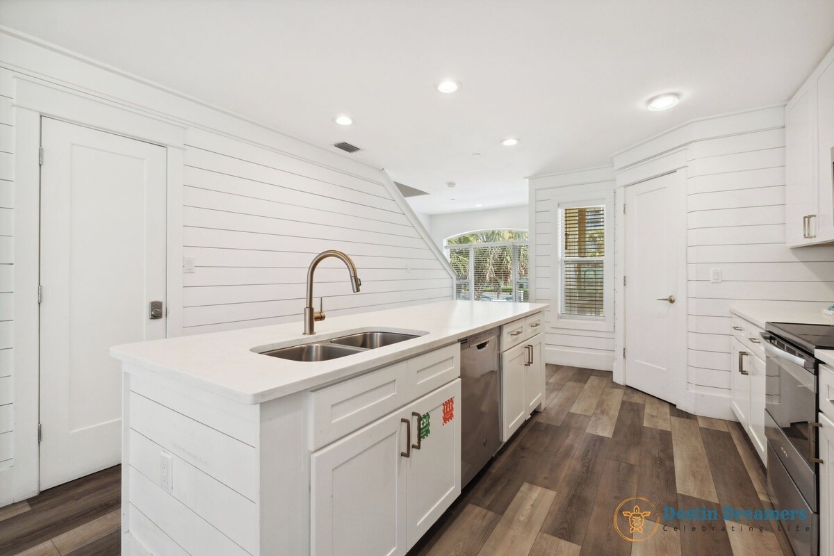 Photo 12 of 🏖️🐚 Silver Beach Retreat | Beachfront | Free VIP Package & Beach Chair Service!