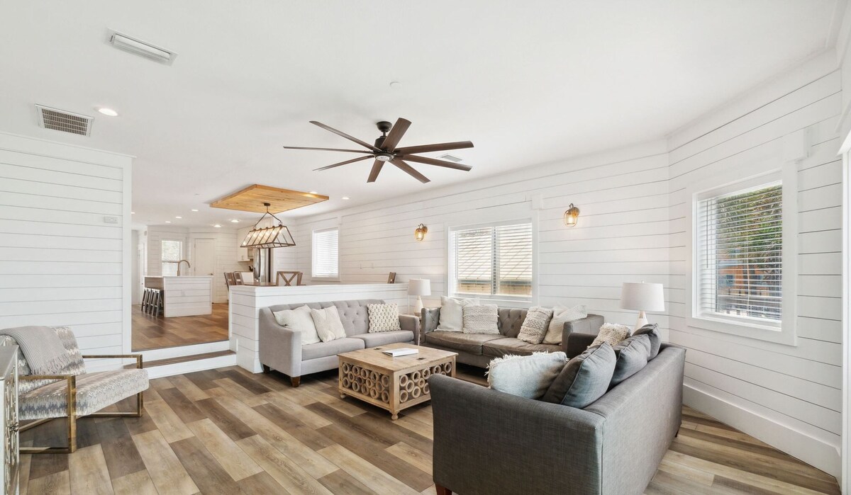 Photo 15 of 🏖️🐚 Silver Beach Retreat | Beachfront | Free VIP Package & Beach Chair Service!