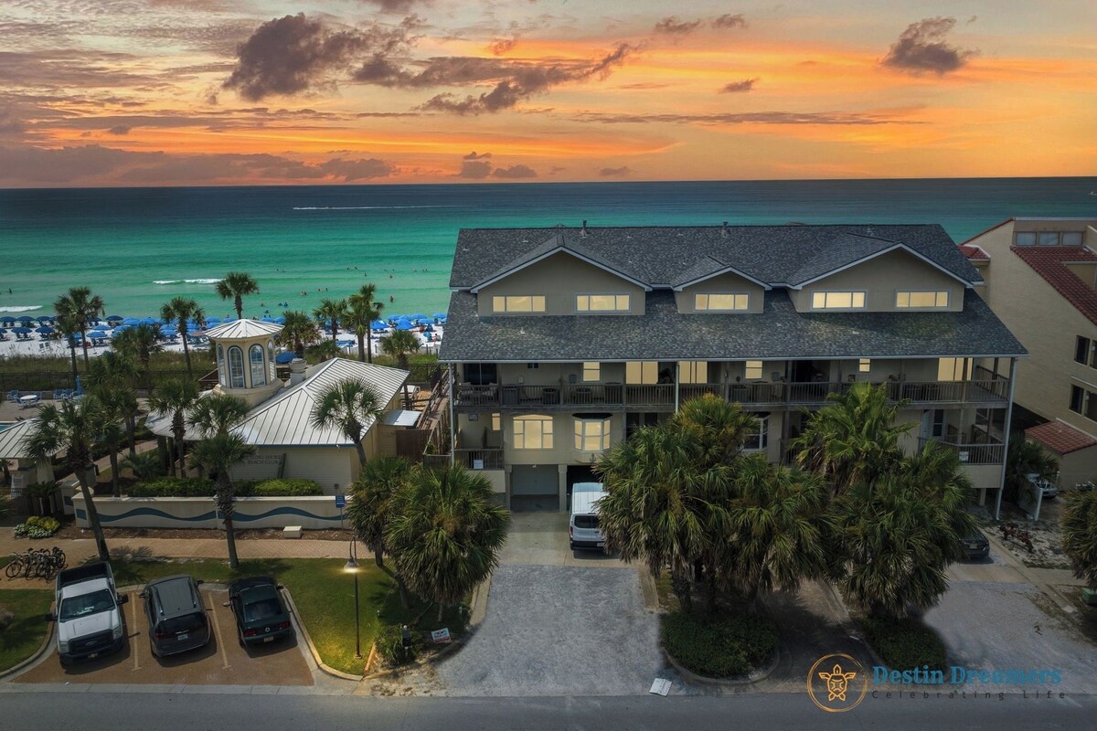 Photo 8 of 🏖️🐚 Silver Beach Retreat | Beachfront | Free VIP Package & Beach Chair Service!