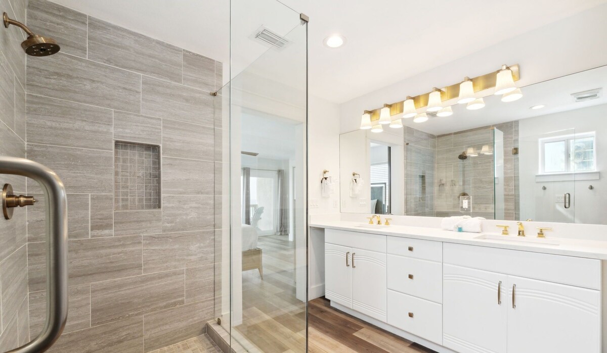 Photo 27 of 🏖️🐚 Silver Beach Retreat | Beachfront | Free VIP Package & Beach Chair Service!