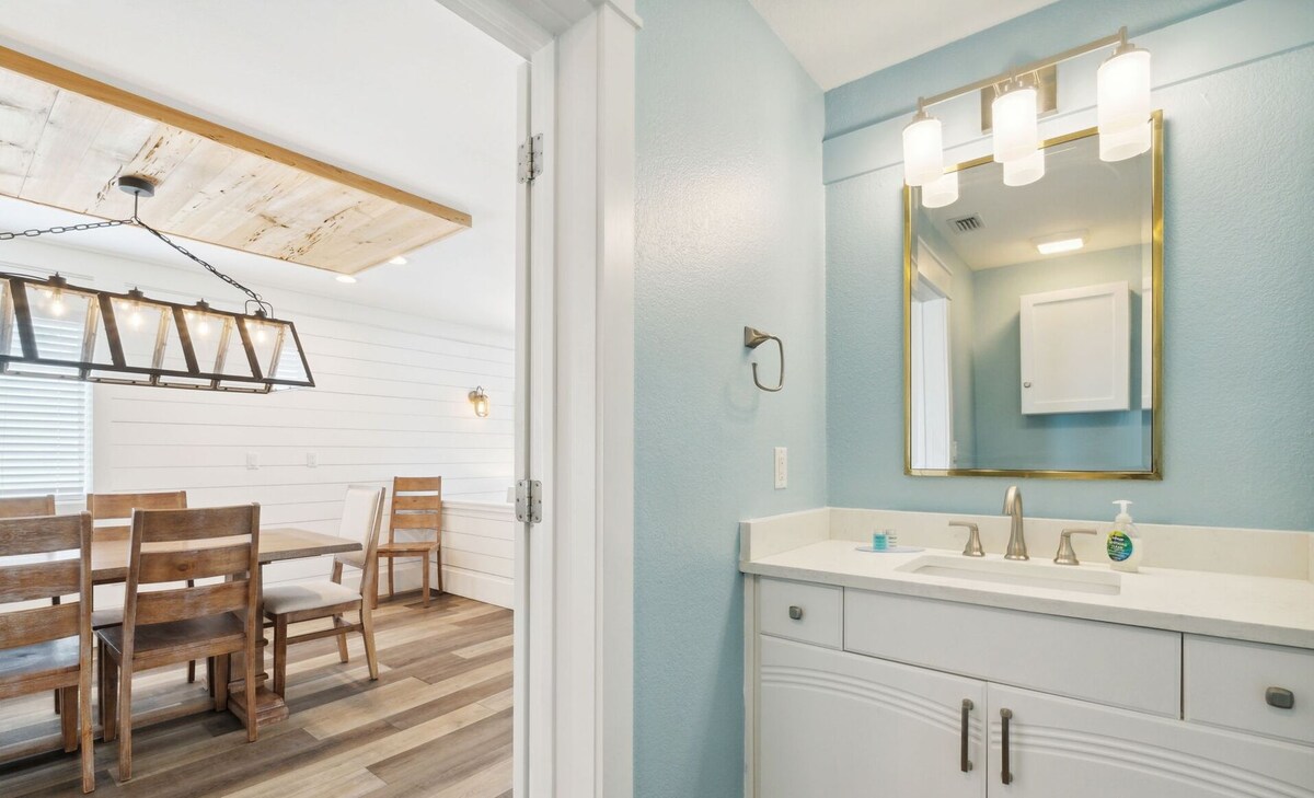 Photo 13 of 🏖️🐚 Silver Beach Retreat | Beachfront | Free VIP Package & Beach Chair Service!