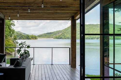 SilverWolf Lodge on Lake Nantahala, SilverWolf on Lake Nantahala