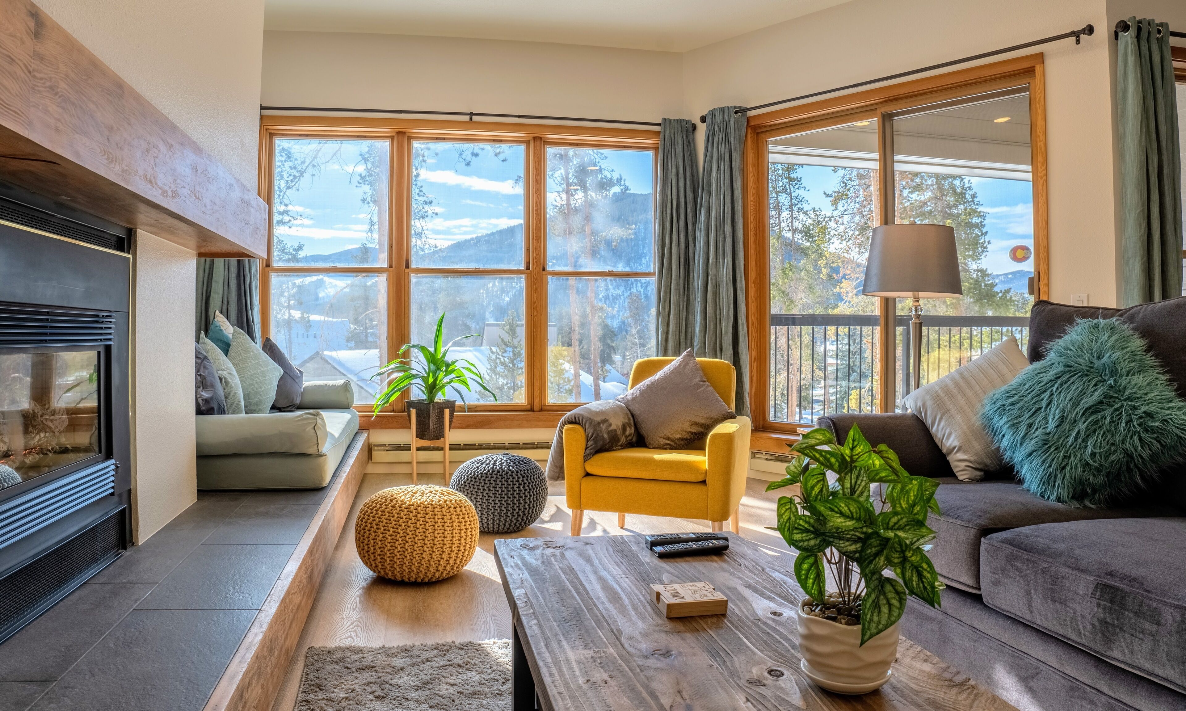 ☀Modern Serene Sunny with Mountain Views | Minutes to Fun☀