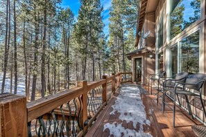 Terrace/patio - Cattlemans Lodge -6BR/3BA, Spa, Pool Table (South Lake Tahoe)