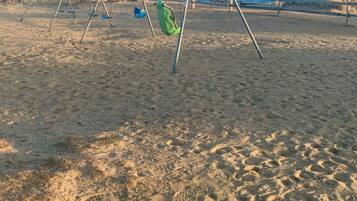 Beach nearby, sun-loungers, beach towels
