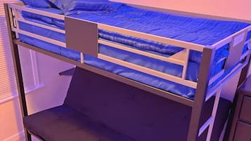 2 Schlafzimmer, Schreibtisch, Bügeleisen/Bügelbrett, WLAN