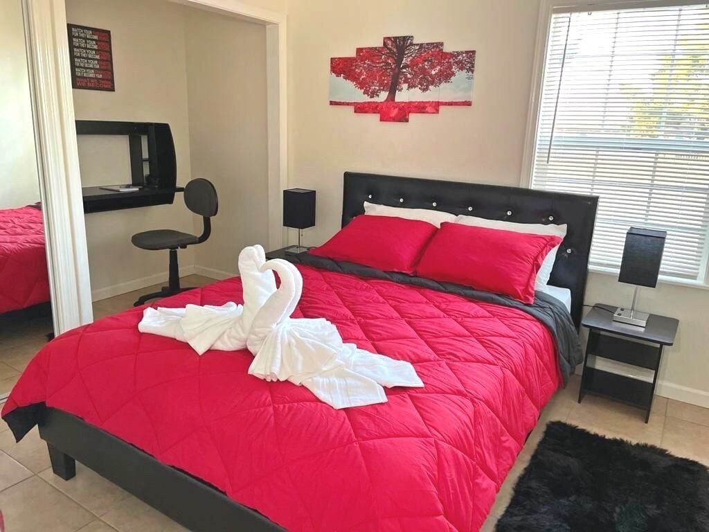 2 多间卧室、办公桌、熨斗/熨衣板、WiFi