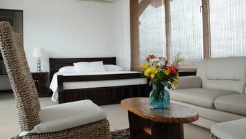 5 bedrooms, WiFi, bed sheets