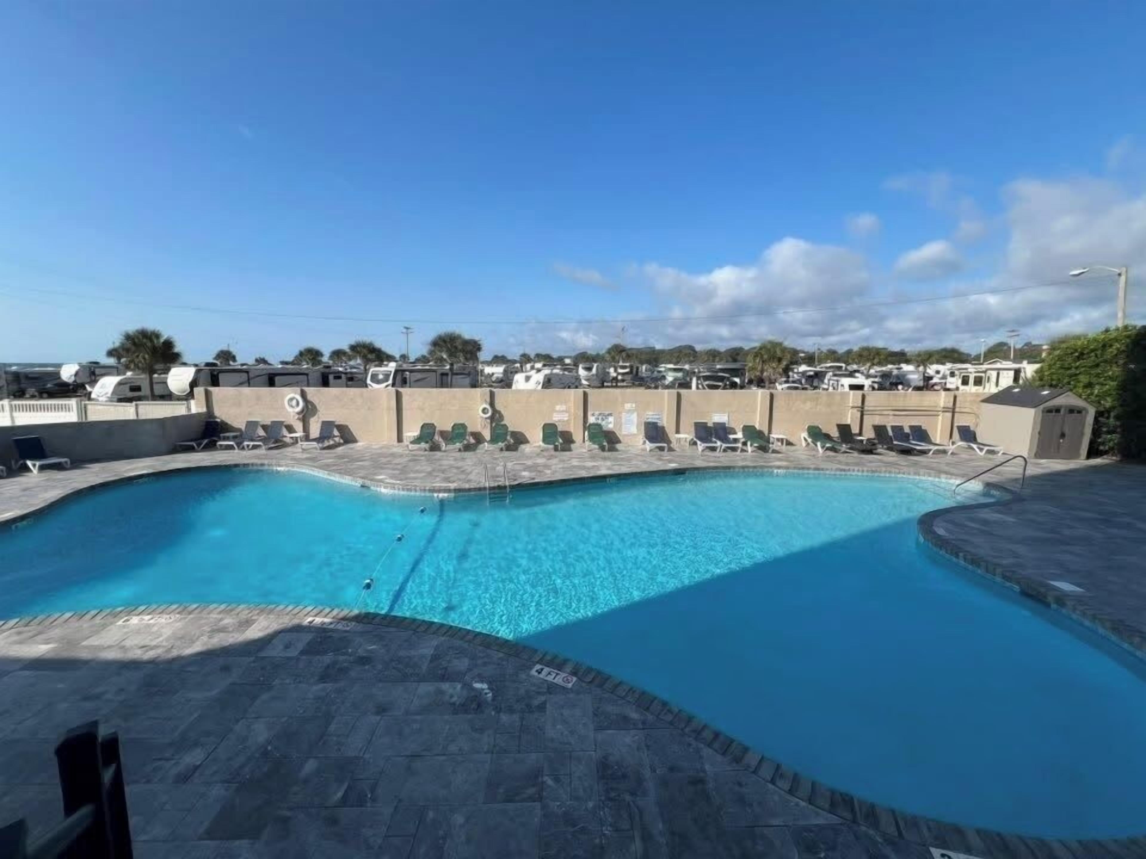 Piscine couverte, piscine extérieure