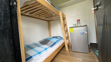 2 bedrooms, travel crib, free WiFi, bed sheets