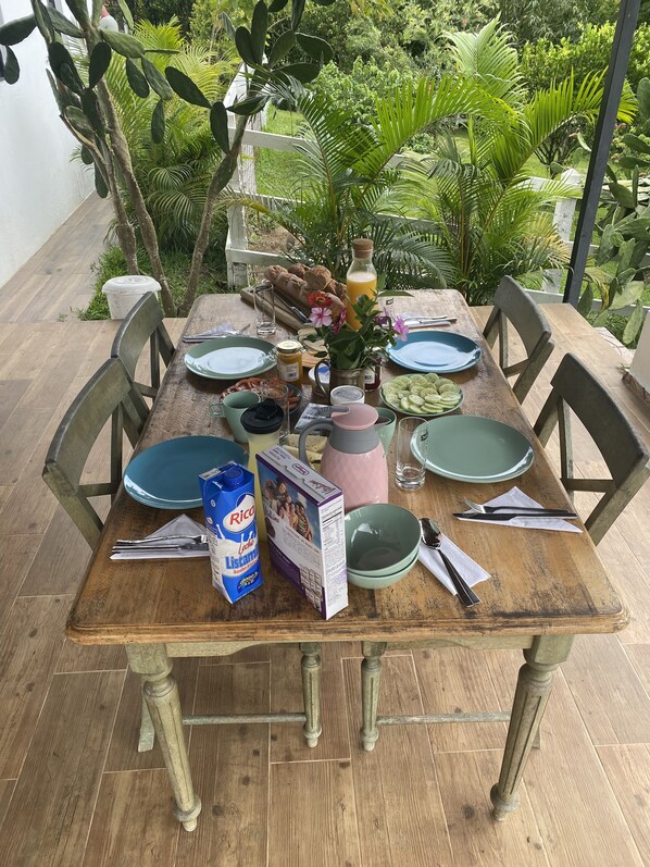 Outdoor dining