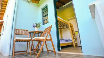 2 habitaciones, cuna de viaje, wifi gratis y ropa de cama