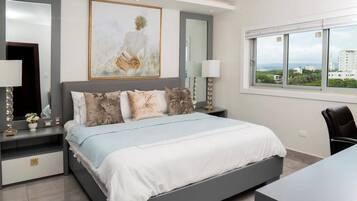 2 bedrooms, iron/ironing board, WiFi