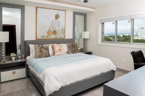 2 bedrooms, iron/ironing board, WiFi