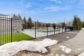 Property grounds - Cozy Mountain Studio  Walk to Lifts, & Ideal Location Near Town (Sun Valley)