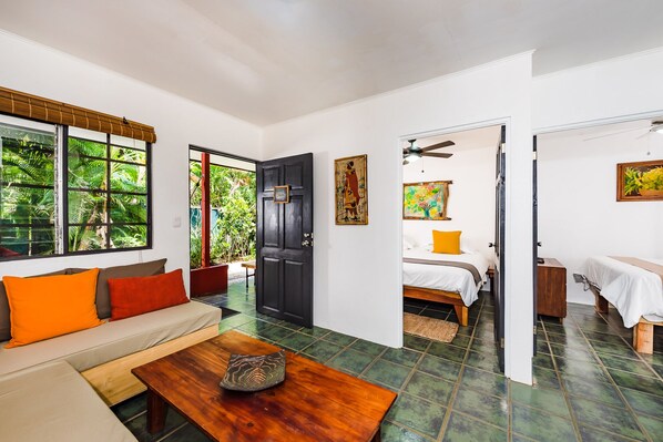 2 bedrooms, free WiFi, bed sheets - Casa Camaleon 3 🏄 2 bed beach cabina (Playa Grande)