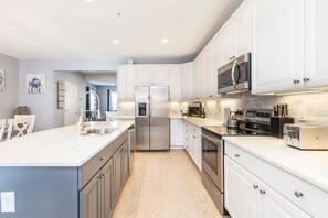 Frigorifero, microonde, forno, lavastoviglie