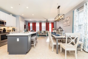 Kühlschrank, Mikrowelle, Ofen, Geschirrspüler