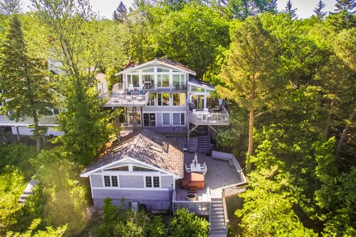 Gigantic lakefront home with private hot tub, washer/dryer, AC, deck, & firepit