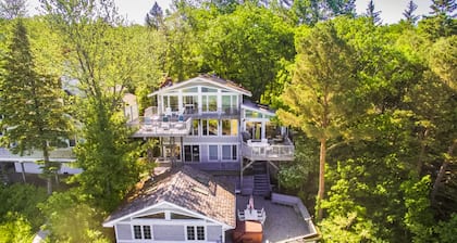 Gigantic lakefront home with private hot tub, washer/dryer, AC, deck, & firepit