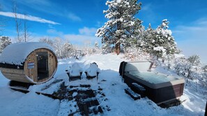 Outdoor spa tub - Cannon Creek Cabin - private, amazing views, with a Hot Tub and Outdoor Sauna (Ridgway)