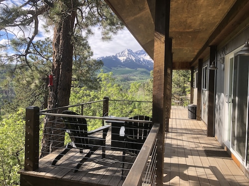 Cannon Creek Cabin - private, amazing views, with a Hot Tub and Outdoor Sauna