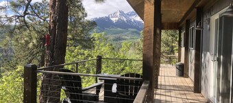 Cannon Creek Cabin - private, amazing views, with a Hot Tub and Outdoor Sauna