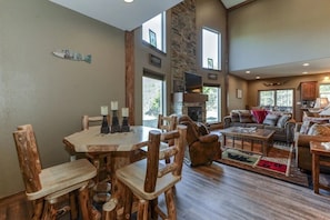 Dining - Gorgeous Private Lodge Perfect escape for family/friends No Pet fee! BOOK TODAY! (Hollister)