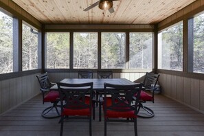 Dining - Gorgeous Private Lodge Pvt Hot Tub  Pool Table  No Pet fee! Pools open May 1 (Hollister)