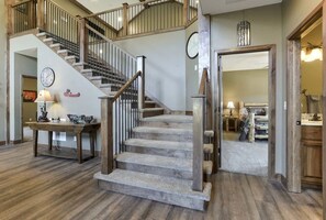 Interior - Gorgeous Private Lodge Perfect escape for family/friends No Pet fee! BOOK TODAY! (Hollister)