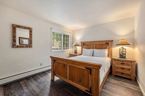 1 bedroom, iron/ironing board, WiFi, bed sheets - Fall River Escape; Perfect Getaway on Fall River! (Estes Park)