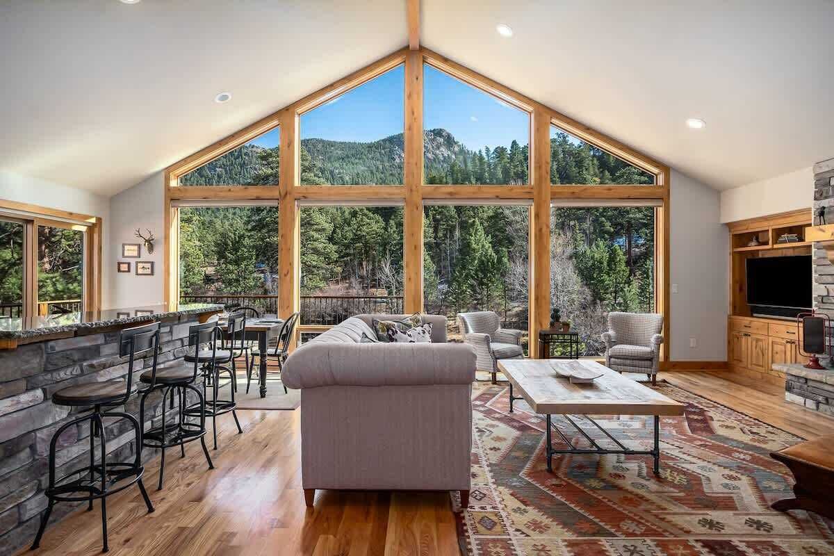 电视、壁炉、立体声音响