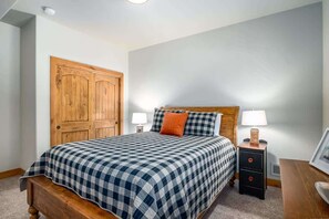 3 habitaciones, tabla de planchar con plancha, cuna de viaje y wifi 