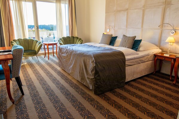 1 bedroom, in-room safe, desk, travel cot