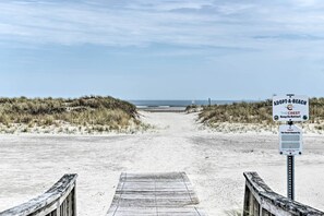 Beach - Remodeled Condo Right on Wildwood Crest Beach! (Wildwood Crest)