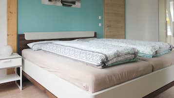 3 bedrooms, travel crib, WiFi, bed sheets