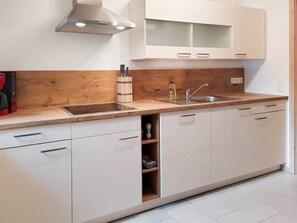 Kühlschrank, Mikrowelle, Ofen, Geschirrspüler