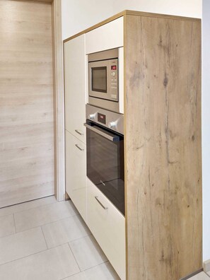 Unclassified image, 2 of 11, button