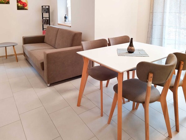 Unclassified image, 1 of 11, button