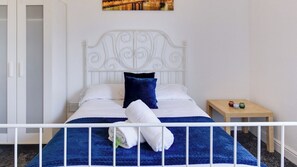 3 bedrooms, iron/ironing board, free WiFi, bed sheets - House Accommodation - Coventry Free Parking (Coventry)