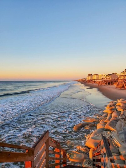 North Topsail Beach Beachfront Condo Sleeps 6