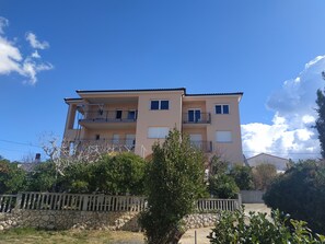 Exterior - Apartments in Lopar (island Rab) near sandy beach, sea view, quiet location, garden, parking lot. (Lopar)