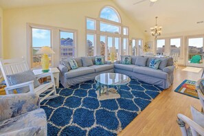 Tv, dvd-afspiller, bordfodbold, stereoanlæg