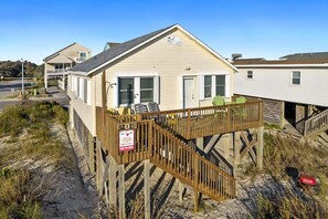 Exterior - Conch'd Out / 3201 E Beach Drive (Oak Island)