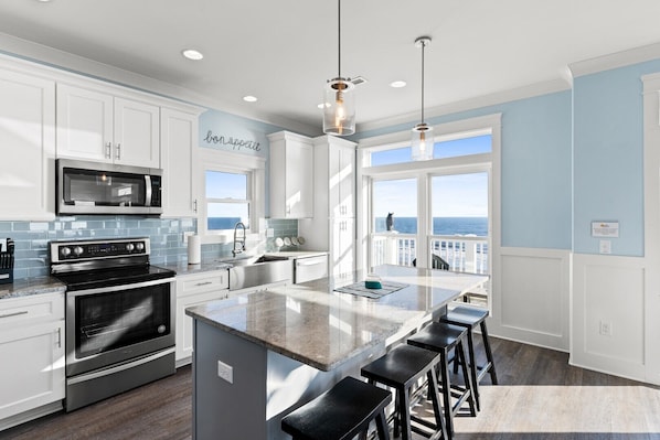 Refrigerador, microondas, horno, placa de cocina