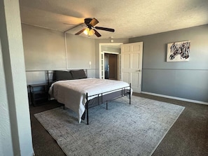 3 slaapkamers, een bureau, gratis wifi, beddengoed