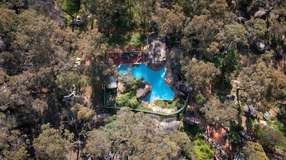 Bush Escape: Panoramic Views + Large Dog Enclosure