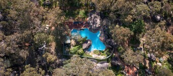 Bush Escape: Panoramic Views + Large Dog Enclosure