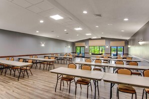 Meeting facility - Clarion Pointe on the lake Clarksville-South Hill West (Clarksville)